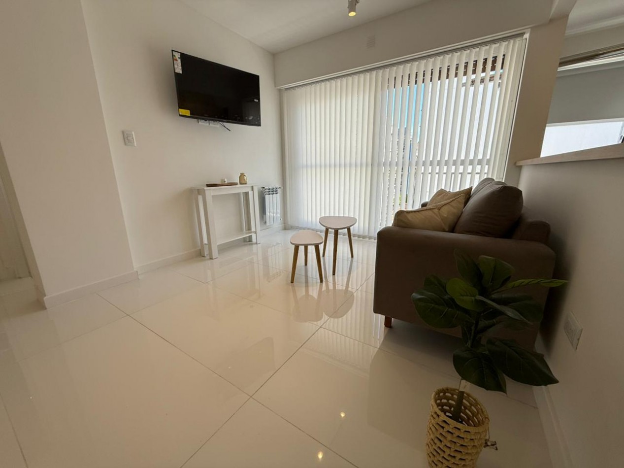 Departamento 2 Amb. al frente con balcon