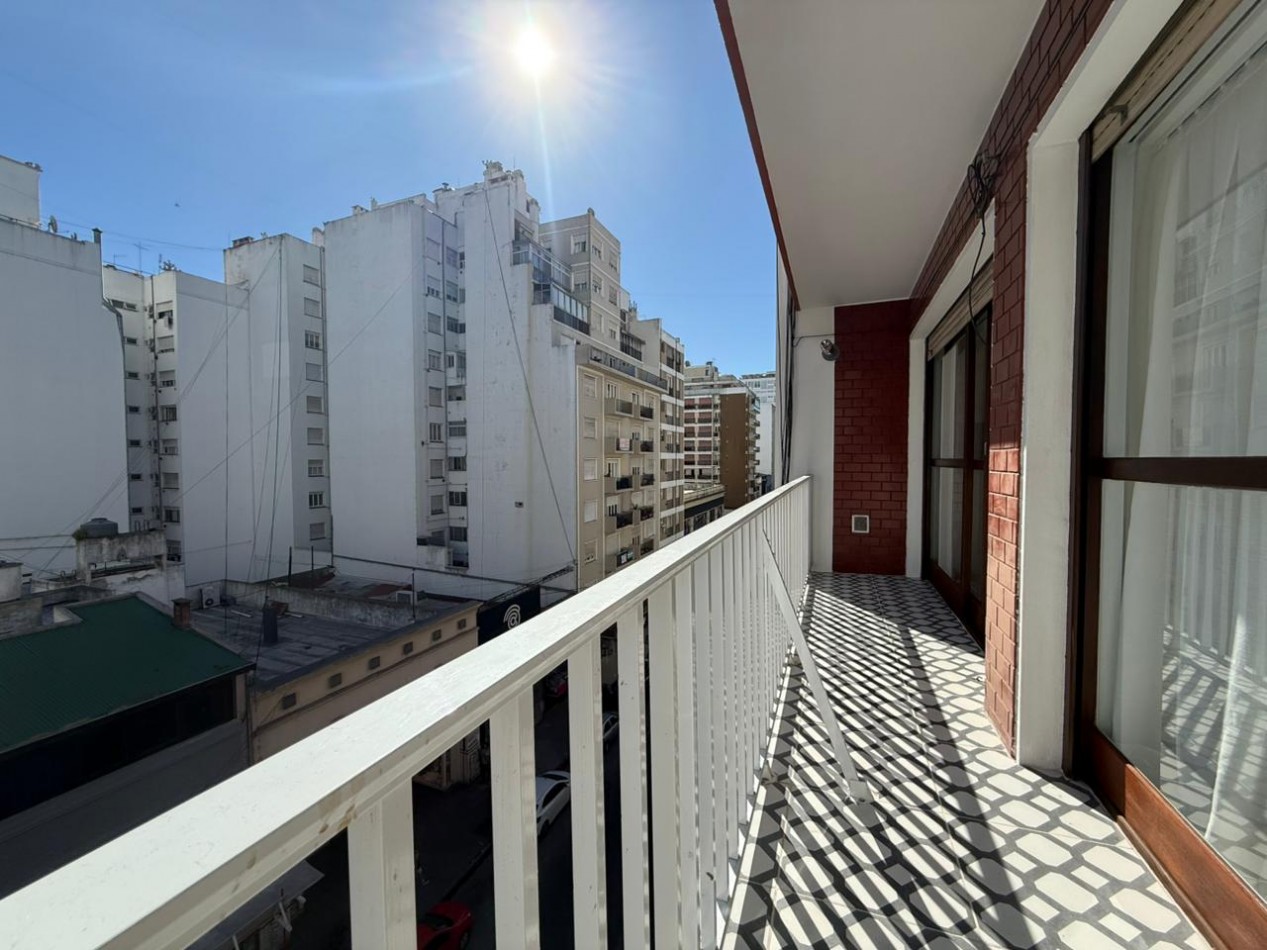 Departamento 2 Amb. al frente con balcon