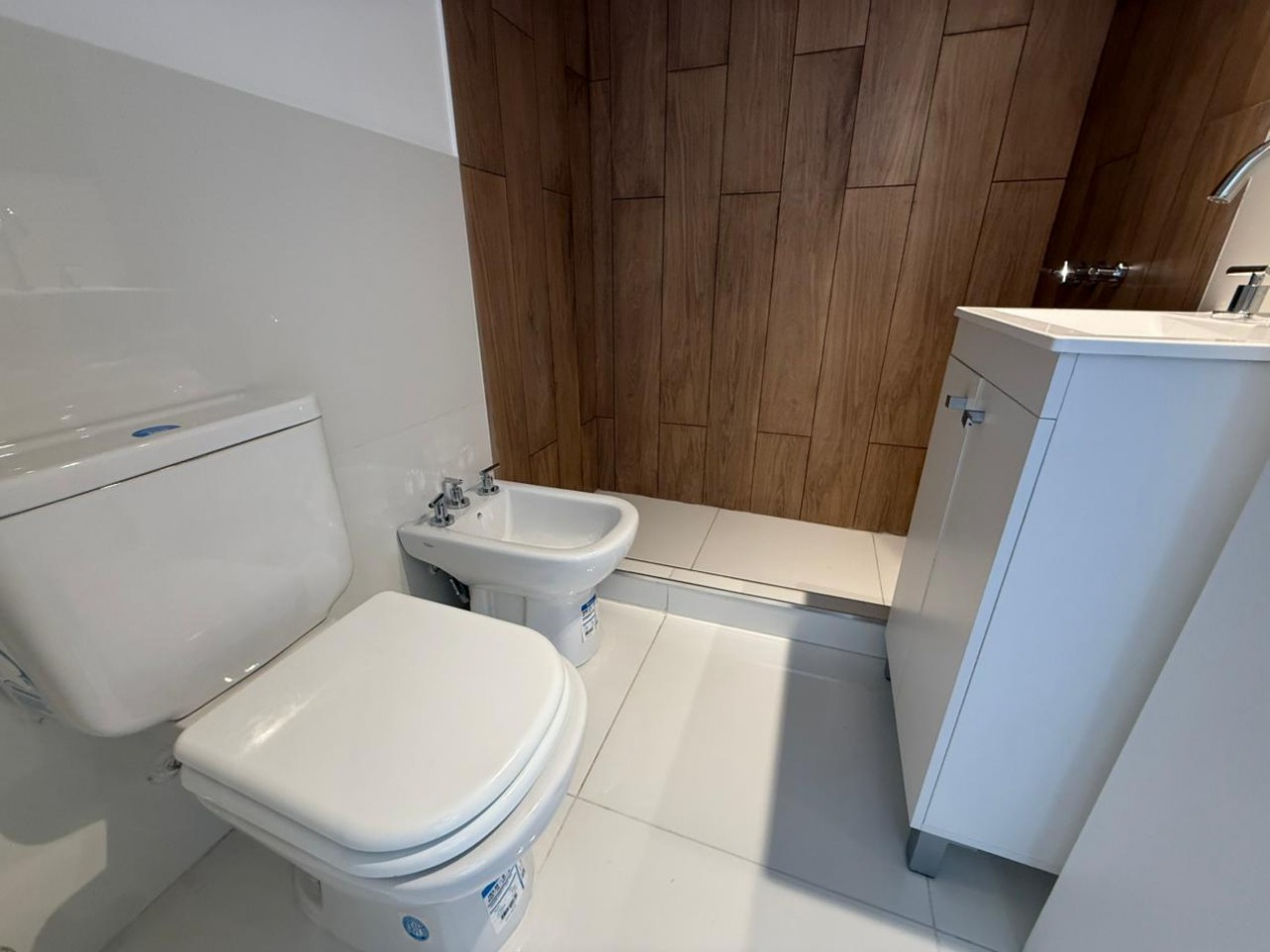 Departamento 2 Amb. al frente con balcon