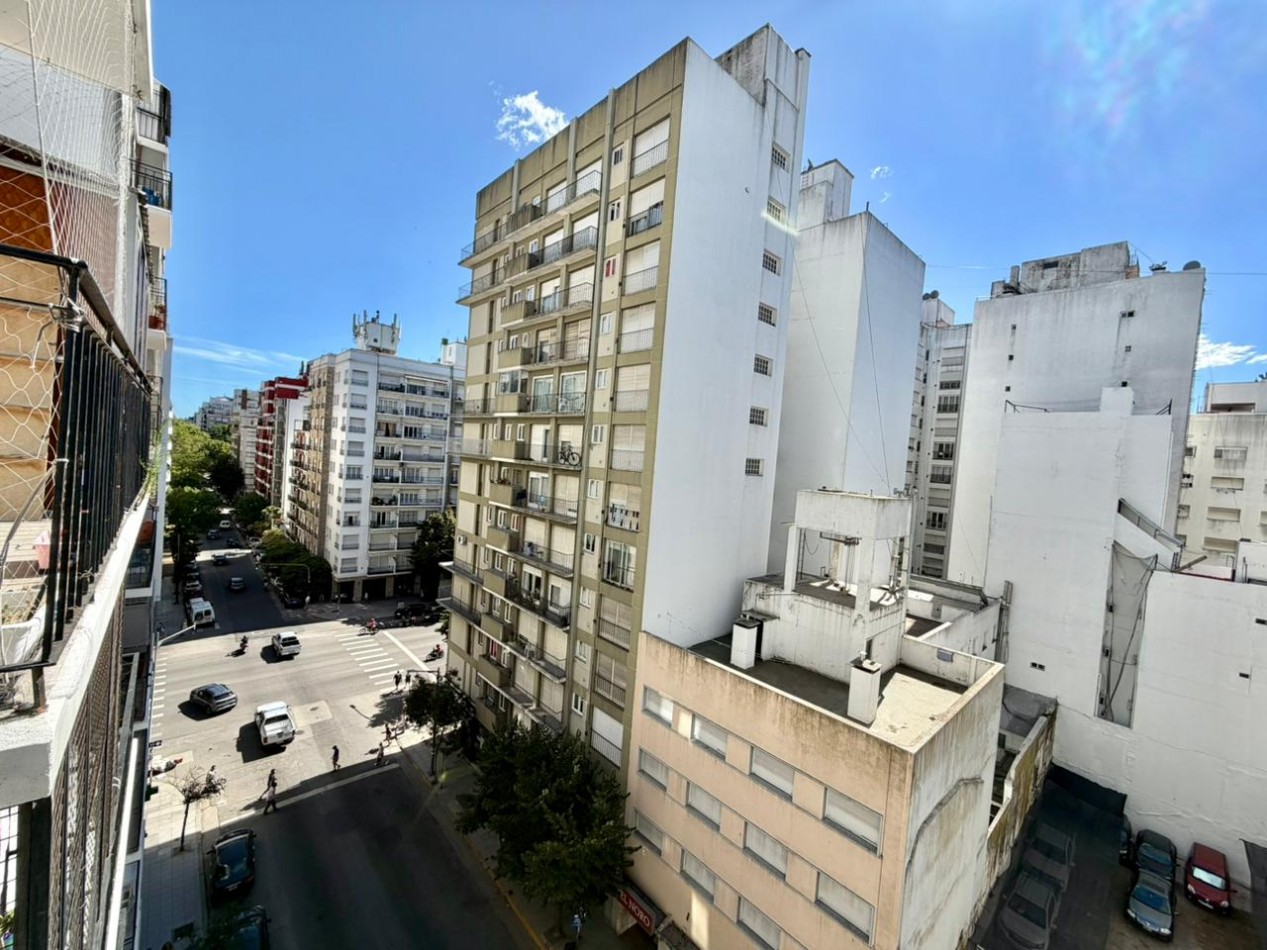 Departamento 2 Amb. Con Balcon A La Calle