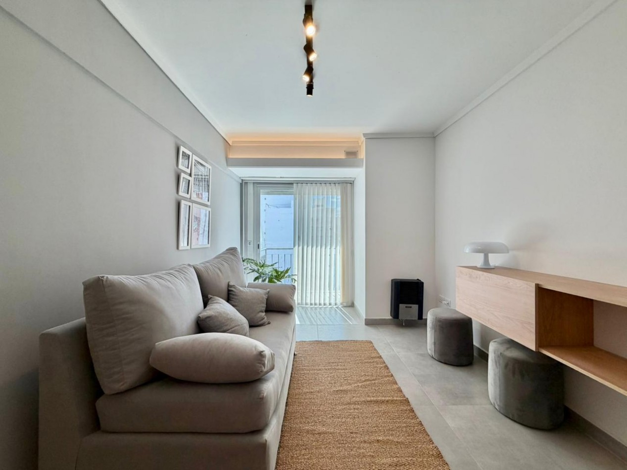 Departamento 2 Amb. Con Balcon A La Calle