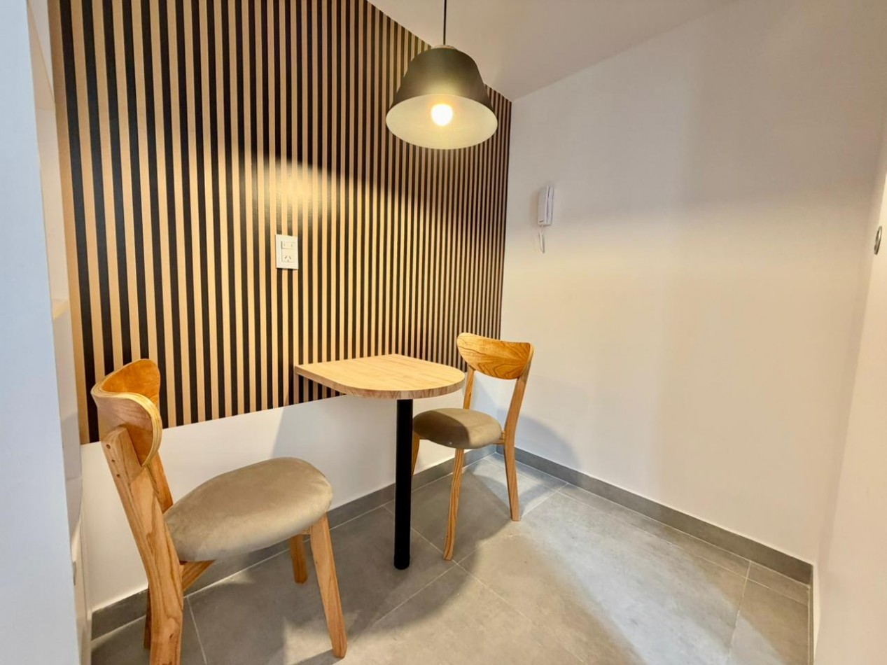 Departamento 2 Amb. Con Balcon A La Calle