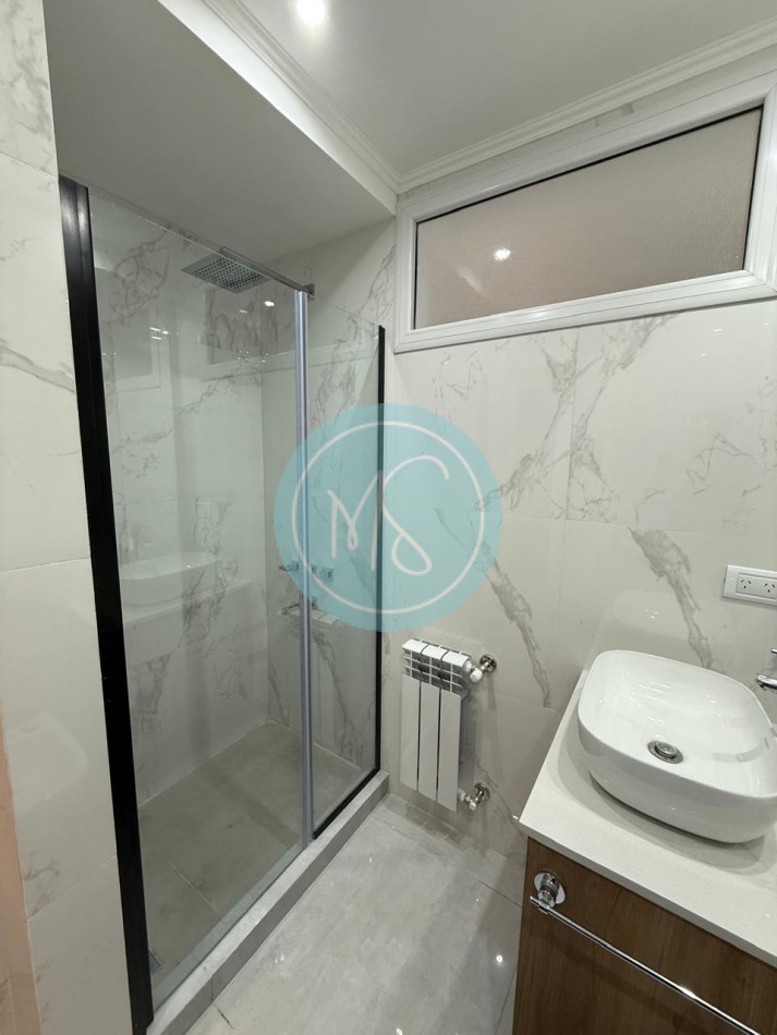 Departamento 3 Amb. a la Calle con Balcon