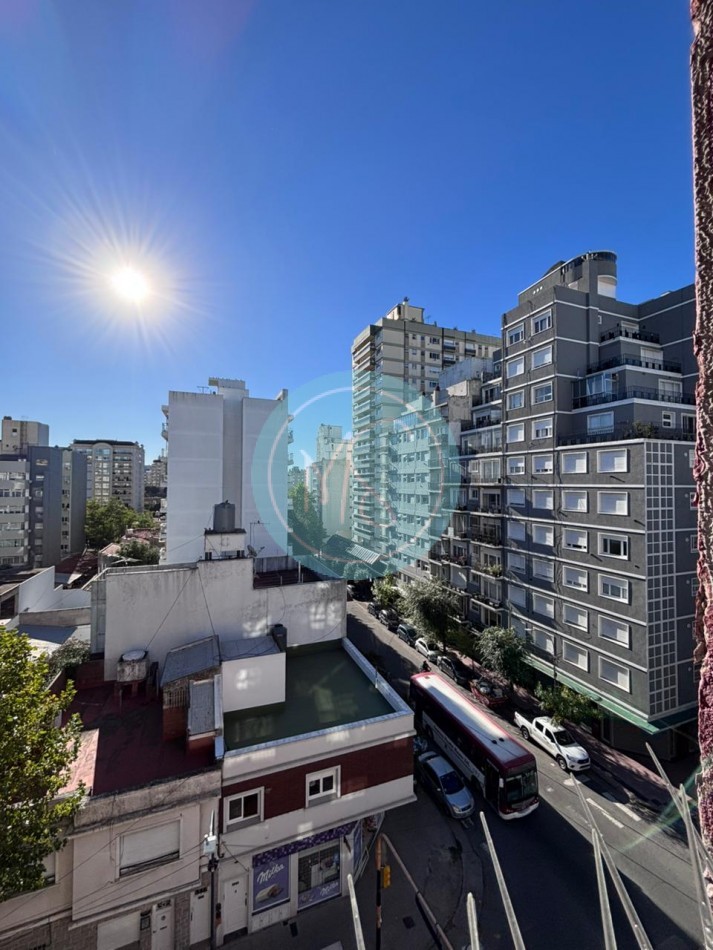 Departamento 1 Amb. a la calle con balcon