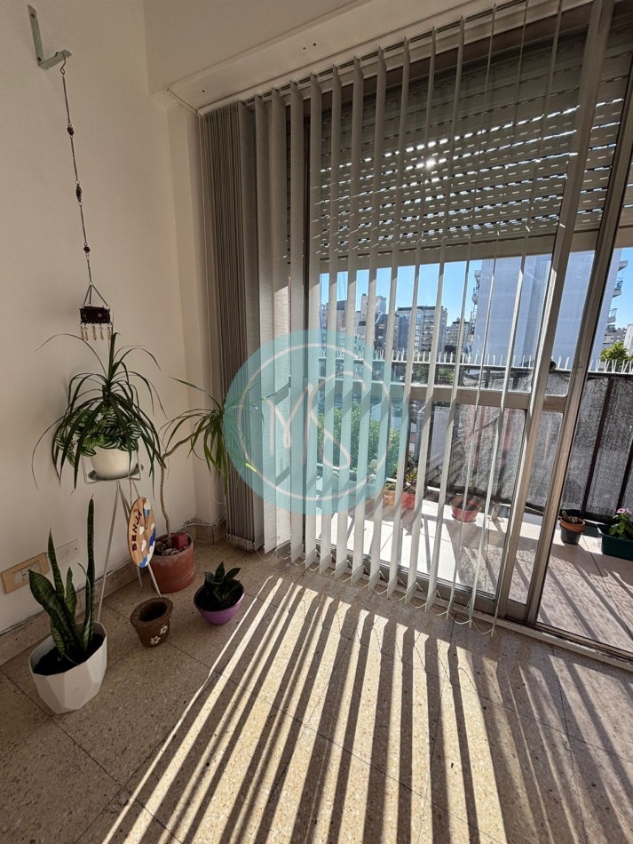 Departamento 1 Amb. a la calle con balcon