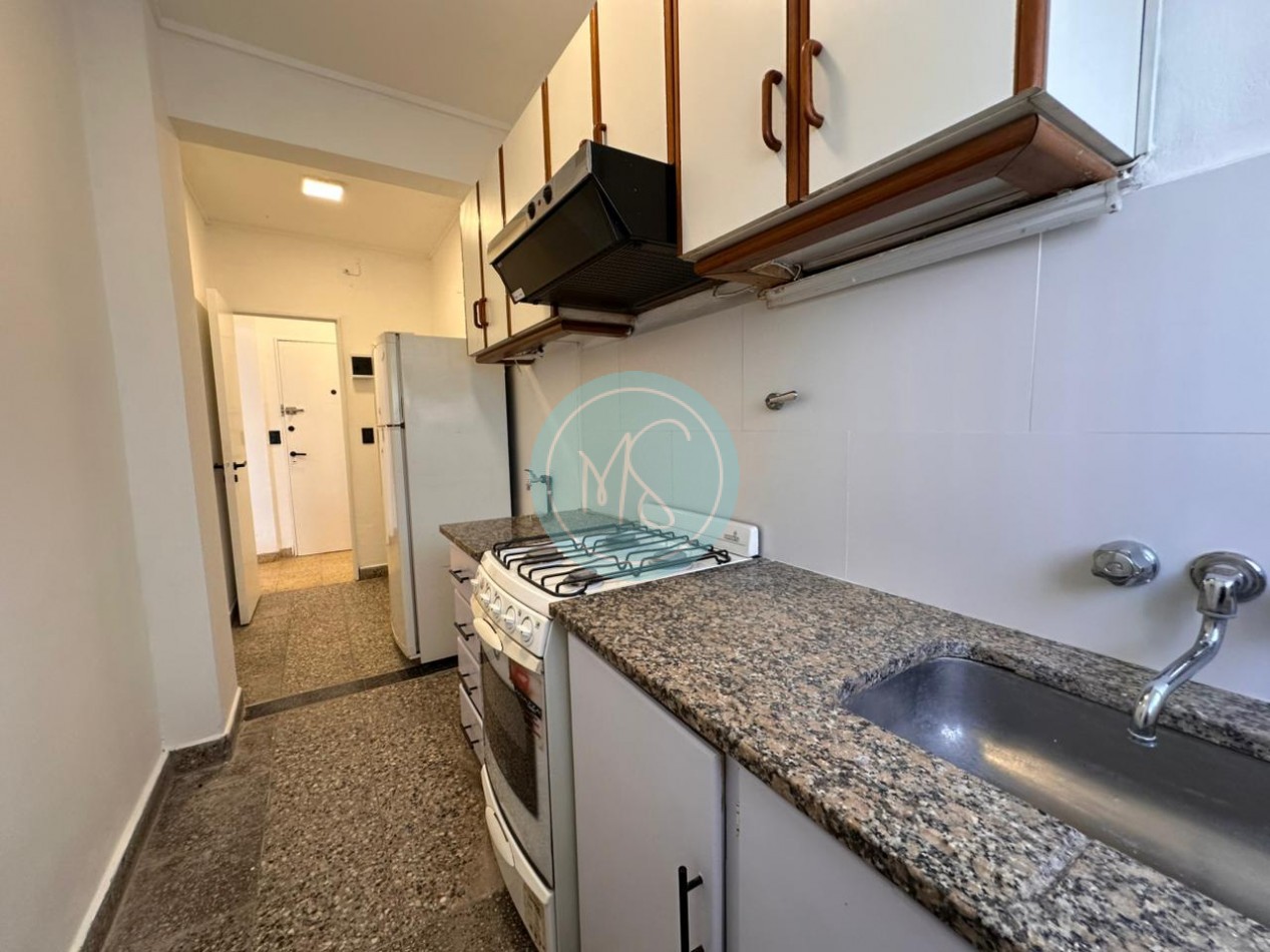 Departamento 3 Amb. a la calle con Balcon
