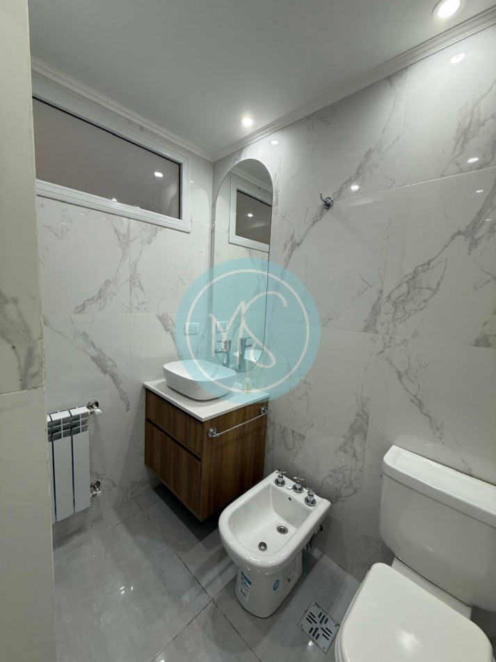 Departamento 3 Amb. a la Calle con Balcon