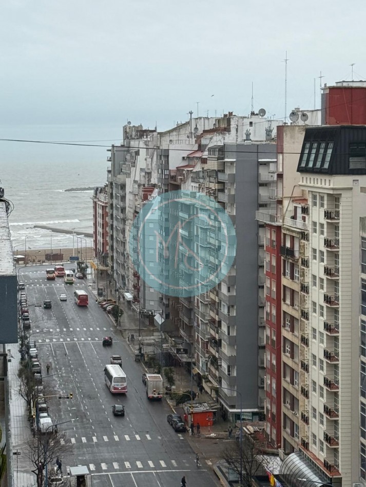 Departamento 3 Amb. a la Calle con Balcon