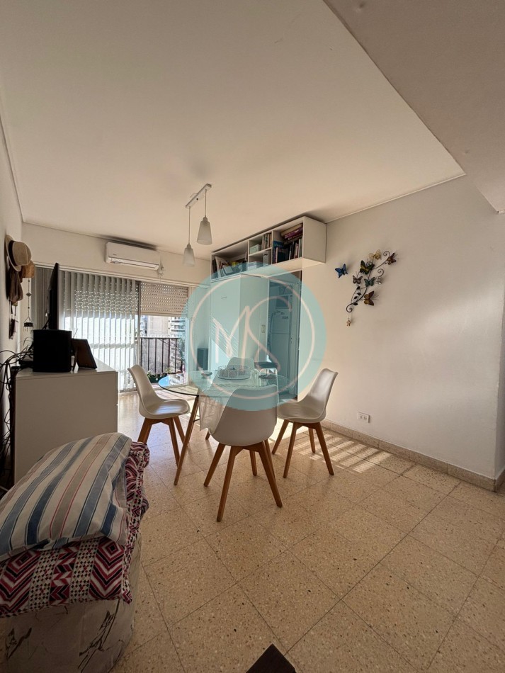 Departamento 1 Amb. a la calle con balcon