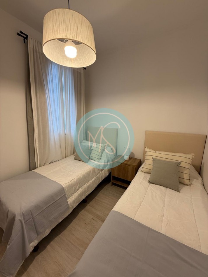 Departamento 3 Amb. a la Calle con Balcon