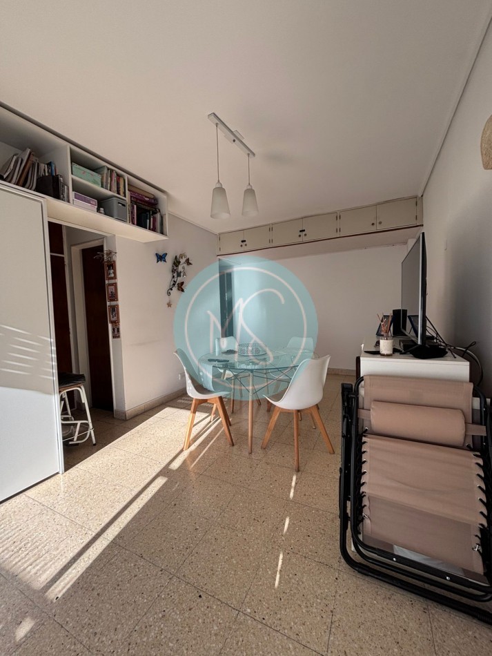 Departamento 1 Amb. a la calle con balcon