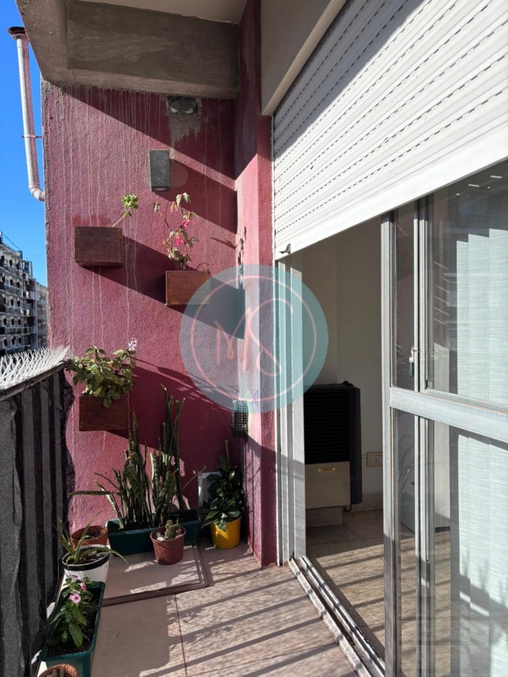 Departamento 1 Amb. a la calle con balcon