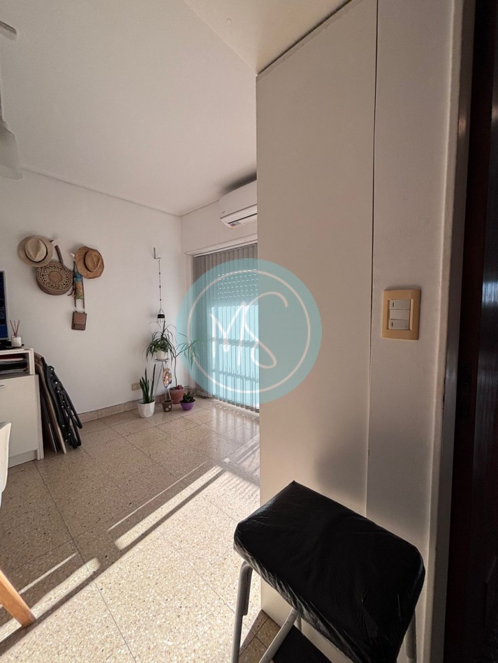 Departamento 1 Amb. a la calle con balcon